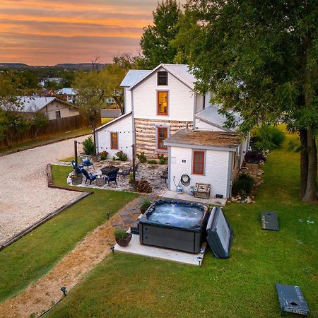Katarina Haus - Hot Tub & Fire Pit Villa Fredericksburg Dış mekan fotoğraf
