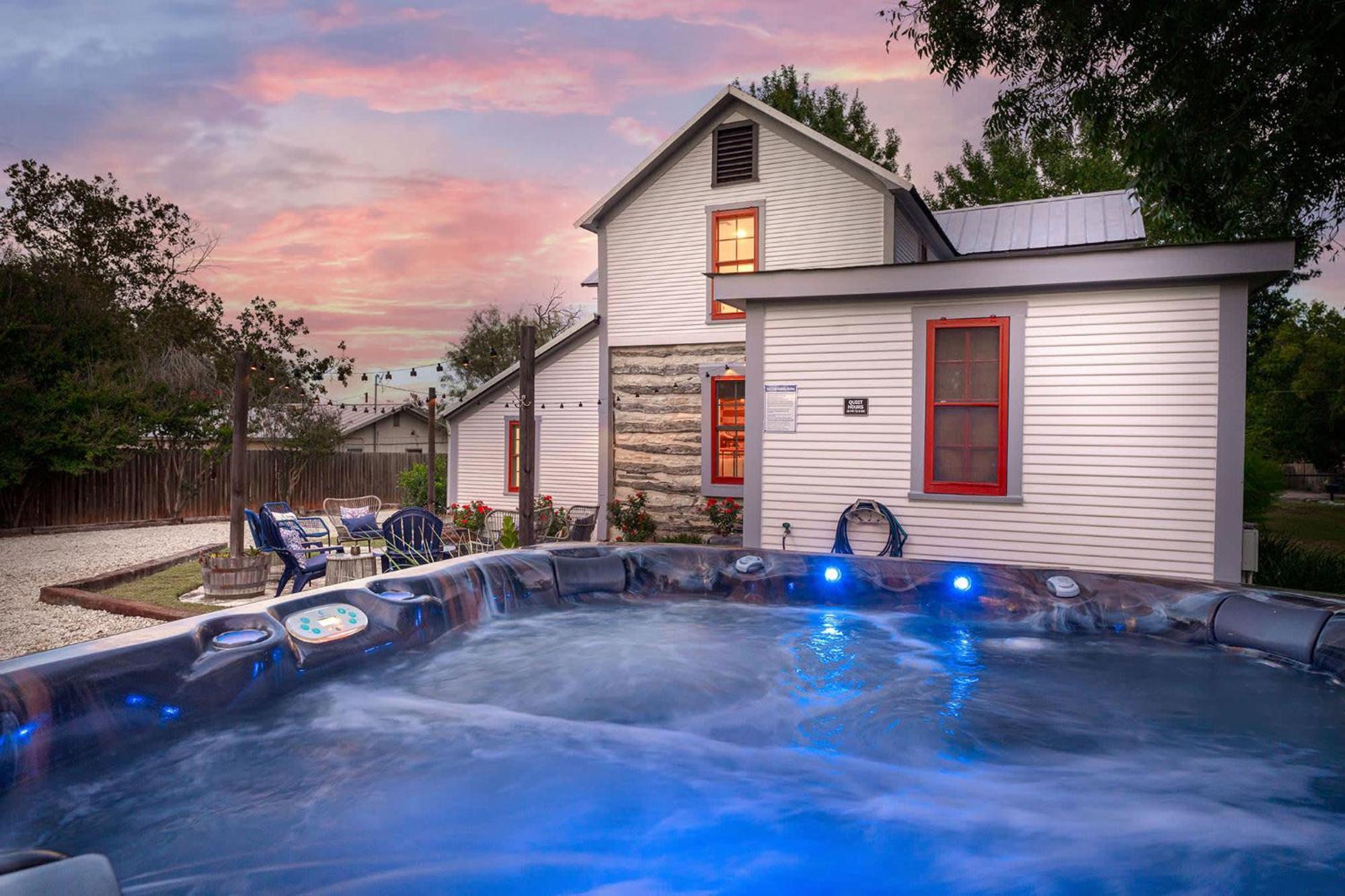 Katarina Haus - Hot Tub & Fire Pit Villa Fredericksburg Dış mekan fotoğraf
